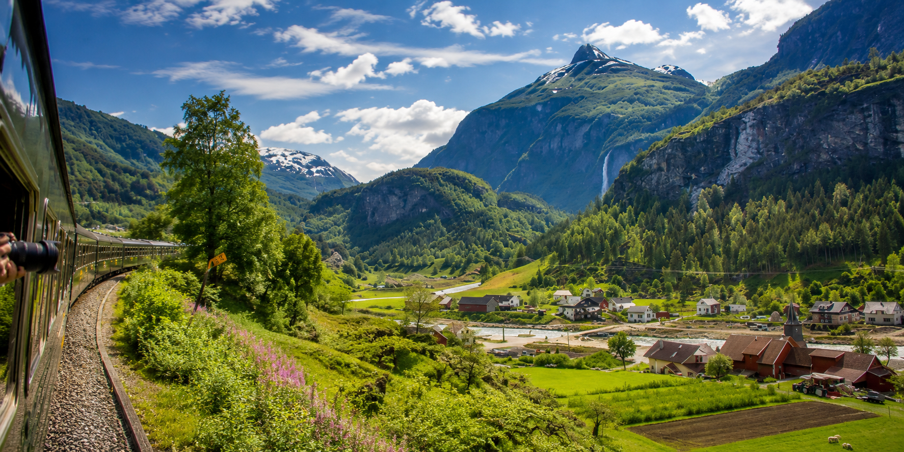 MED T�G OCH B�T GENOM NORGES SAGOLANDSKAP